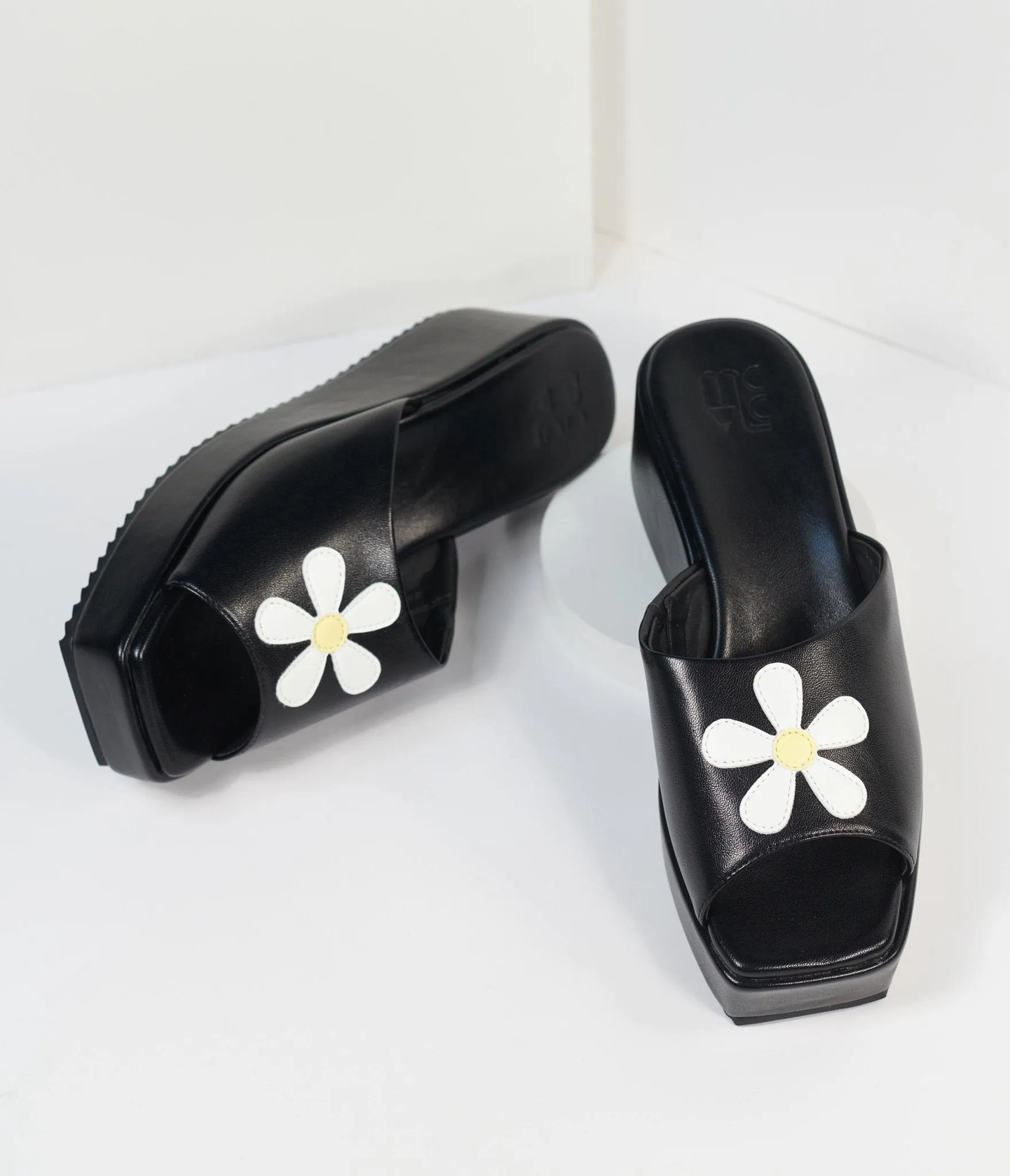 Black & Daisy Bloom Sirena Mules