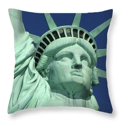 Statue Of Liberty Close - Throw Pillow